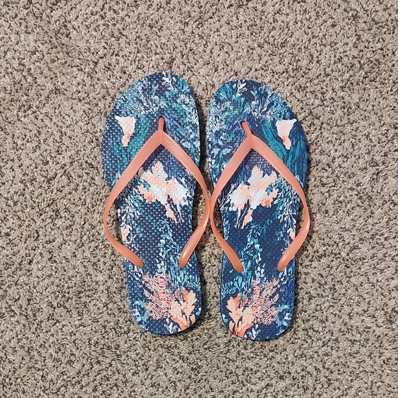 Old Navy Floral Flip Flops - Picture 1 of 4